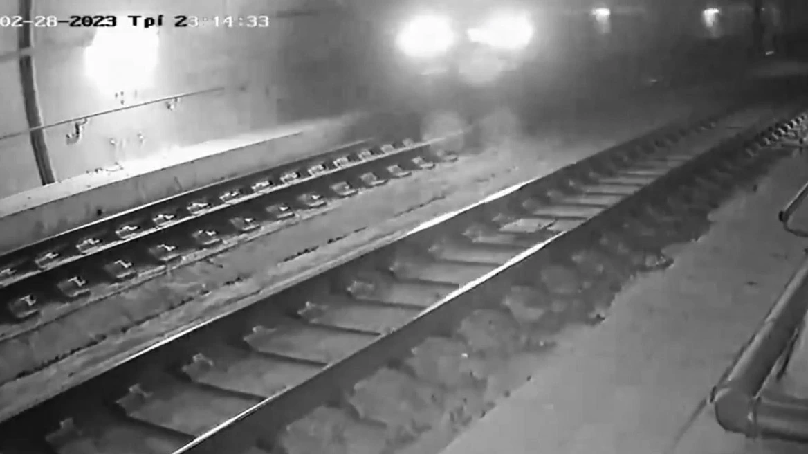 Καπερνάρος για Τέμπη: Σε νέα βίντεο που καταθέσαμε η εμπορική αμαξοστοιχία κουβαλάει μόνο λαμαρίνες