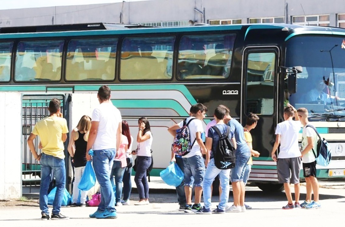 Αχαΐα: Σχολικό Λεωφορείο έκανε στάση σε εκδρομή και φεύγοντας.. ξέχασαν δύο μαθήτριες