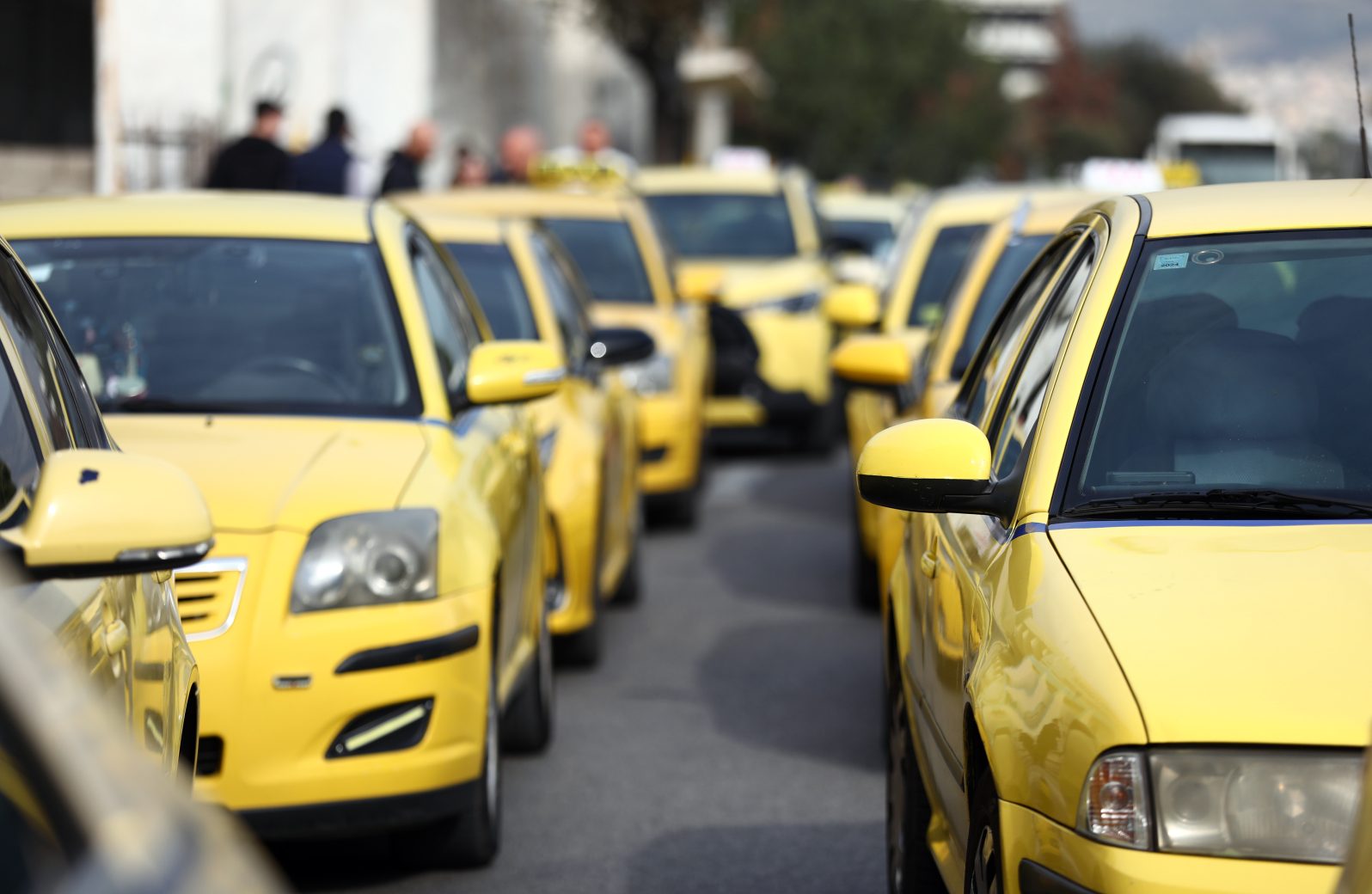 Σε 48ωρη απεργία προχωρούν οι οδηγοί ταξί – Πότε τραβούν χειρόφρενο