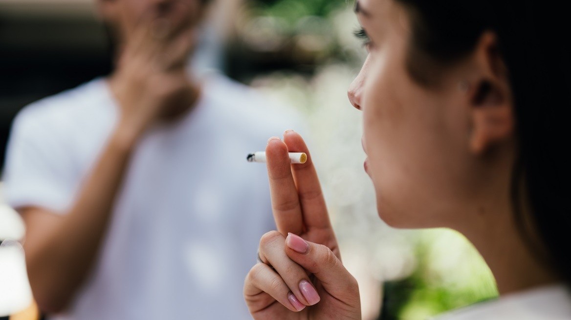 Η Γαλλία απαγορεύει το κάπνισμα σε όλους σχεδόν τους εξωτερικούς χώρους