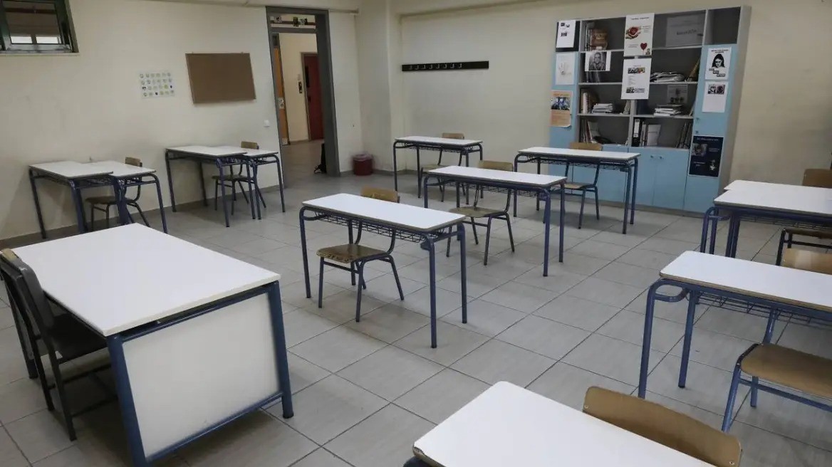 Μια επιπλέον ημέρα γονικής άδειας θεσμοθετείται από το υπουργείο Παιδείας