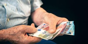 Συντάξεις Ιουνίου 2025: Ξεκινούν αύριο οι πληρωμές