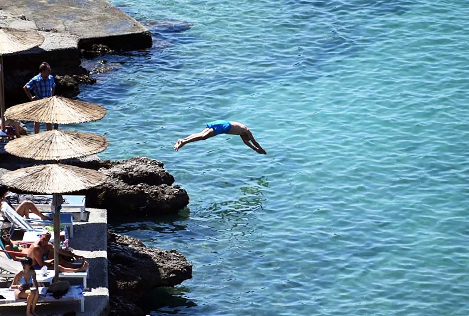 Αίθριος καιρός με μελτέμια και μικρή πτώση της θερμοκρασίας