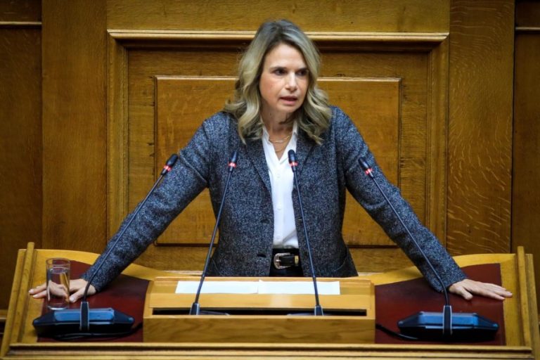 Αποστολάκη: Να υιοθετηθεί η πρόταση του ΠΑΣΟΚ για κατάργηση ή μείωση τραπεζικών προμηθειών