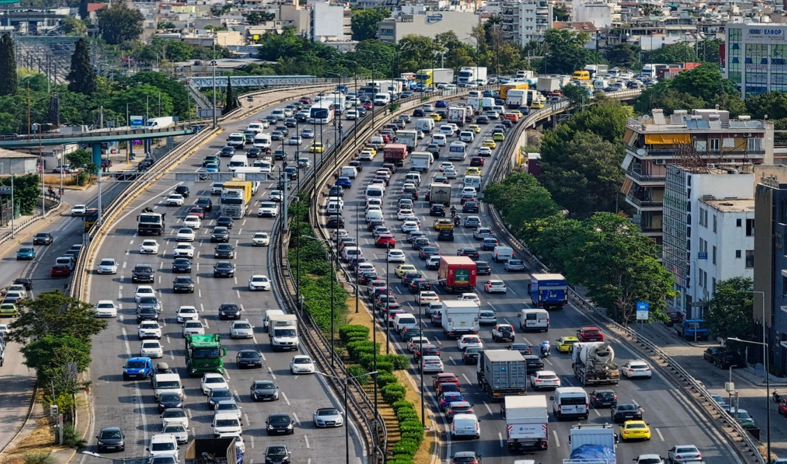 Σε εξέλιξη η έξοδος των εκδρομέων του Αγίου Πνεύματος – Μποτιλιάρισμα στον Κηφισό
