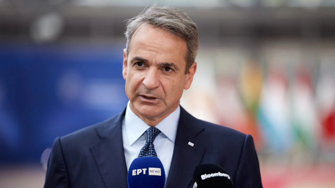 Μητσοτάκης στη Σύνοδο Κορυφής: «Πολεμικά πλοία έξω από τα χωρικά ύδατα της Λιβύης για να γυρνούν πίσω οι βάρκες των διακινητών»