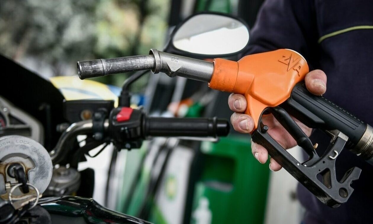 Καύσιμα: Πάνω από 2 ευρώ η τιμή της αμόλυβδης στα νησιά