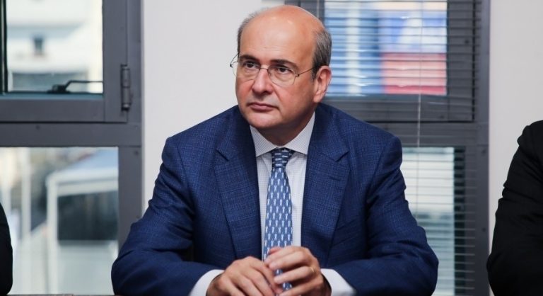 Χατζηδάκης: Η Ελλάδα στέκεται απέναντι σε κάθε μορφή ρατσισμού και αντισημιτισμού