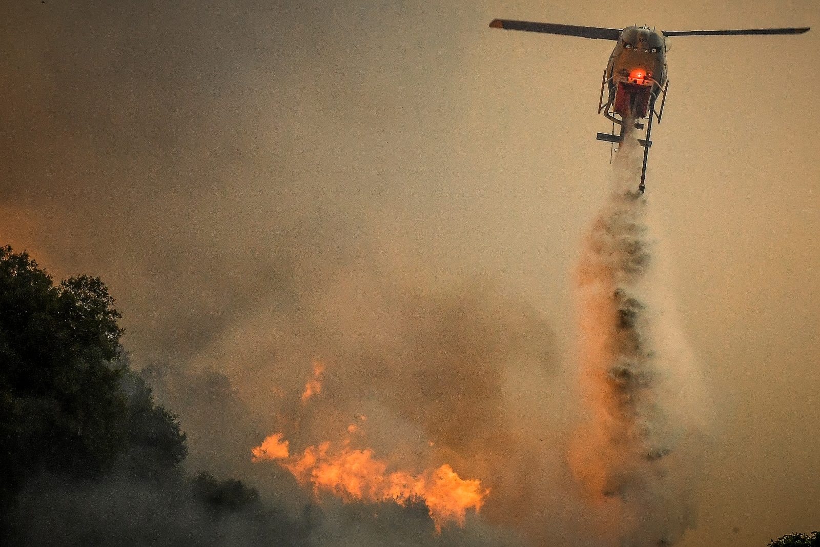 Σε ύφεση η φωτιά στον Φενεό Κορινθίας: Δύο συλλήψεις για εμπρησμό