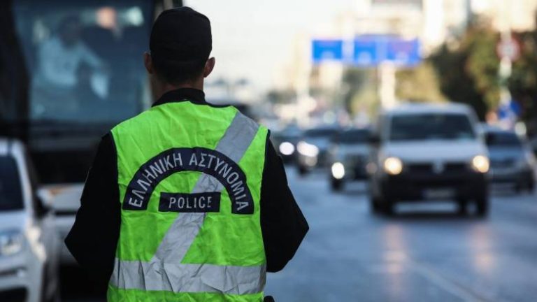 Σύγκρουση αστικού λεωφορείου με ΙΧ στη λεωφόρο Αχαρνών