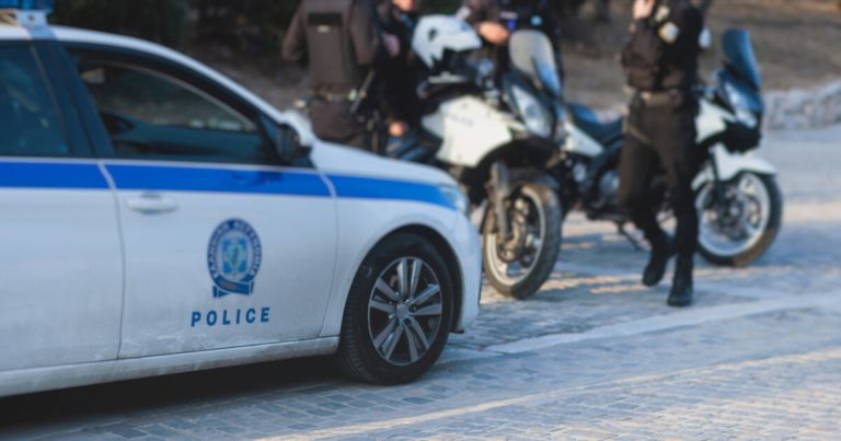 Γυναίκα αυτοπυρπολήθηκε μπροστά από την Αίγλη Ζαππείου