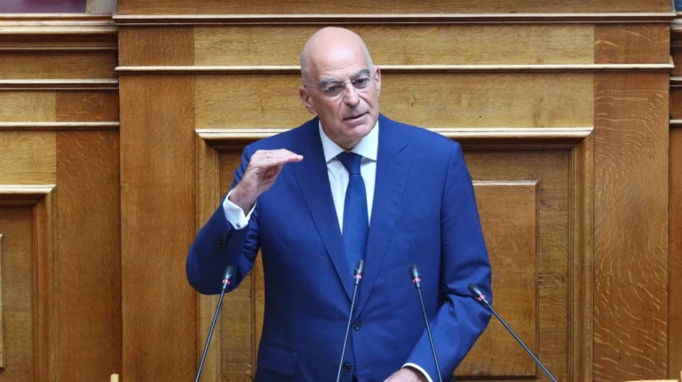 Δένδιας: Οι Ένοπλες Δυνάμεις νοίκιαζαν μία ολόκληρη πολυκατοικία σε αξιωματικό