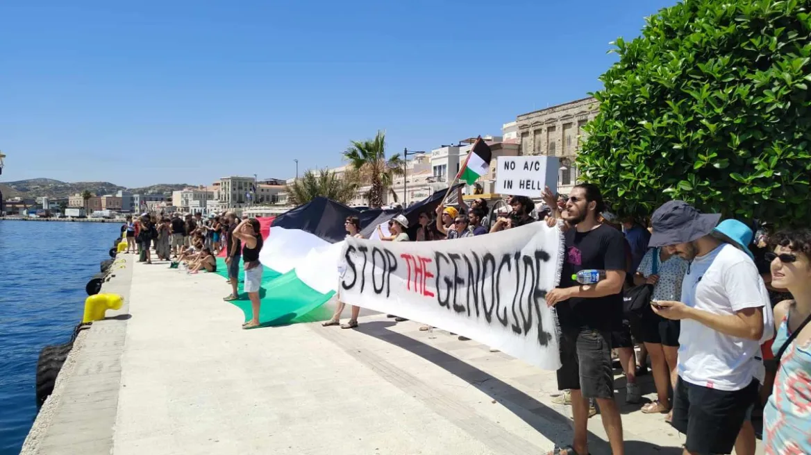 Διαδηλωτές στη Σύρο δεν άφησαν Ισραηλινούς τουρίστες να αποβιβαστούν στο νησί