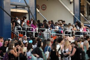 Έρχεται ο πρώτος καύσωνας διαρκείας του καλοκαιριού – Σε πλήρη εξέλιξη η μαζική έξοδος των αδειούχων