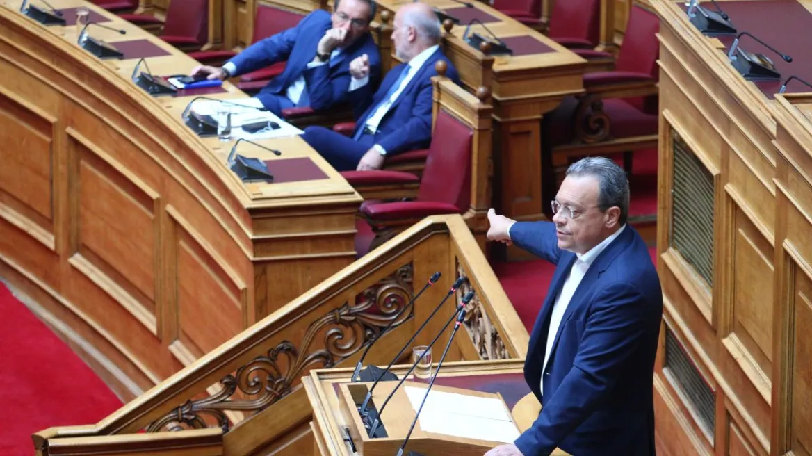 Κόντρα Φλωρίδη – Φάμελλου: «Είστε κανονική καμόρα, μαφία και παρακράτος Μητσοτάκη»