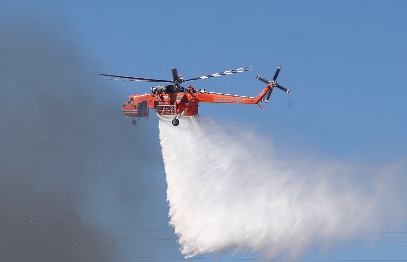 Επεσε πυροσβεστικό ελικόπτερο ανοιχτά της Ελευσίνας 