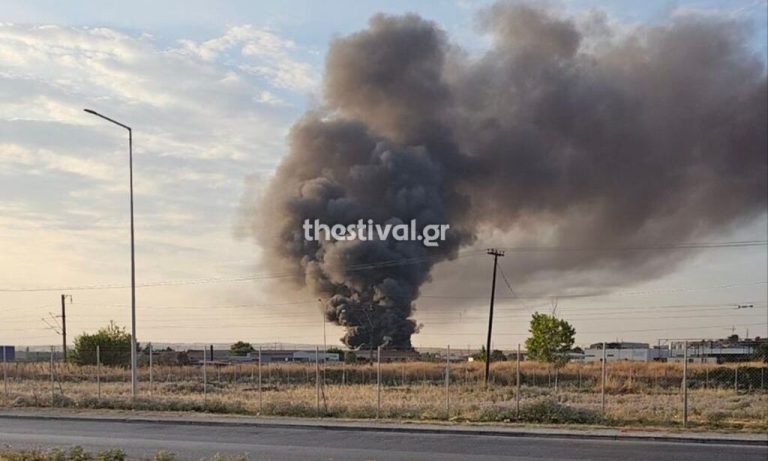 Θεσσαλονίκη: Φωτιά στη ΒΙΠΕ Σίνδου – «Κλείστε πόρτες και παράθυρα»