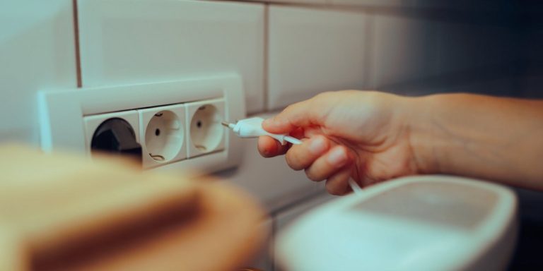 Διακοπές και ηλεκτρικές συσκευές – Ποιες να αποσυνδέουμε και τί να προσέξουμε