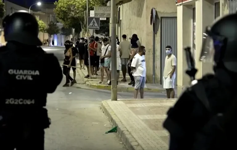 Εκτός ελέγχου η κατάσταση στην Ισπανία: Σύγκρουση ακροδεξιών ομάδων με μετανάστες