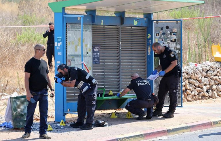 Ισραήλ: Αυτοκίνητο έπεσε σε στάση λεωφορείου και τραυμάτισε στρατιώτες
