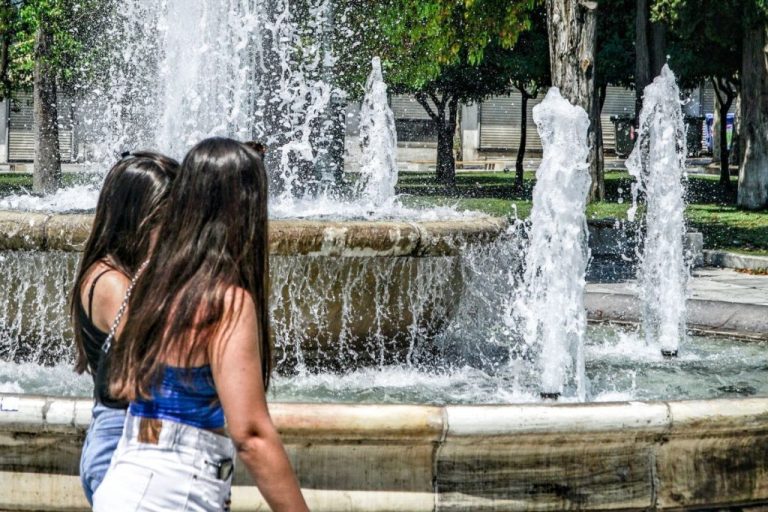Καιρός: Κορυφώνεται ο καύσωνας με ισχυρούς βοριάδες – Στους 40 βαθμούς η θερμοκρασία