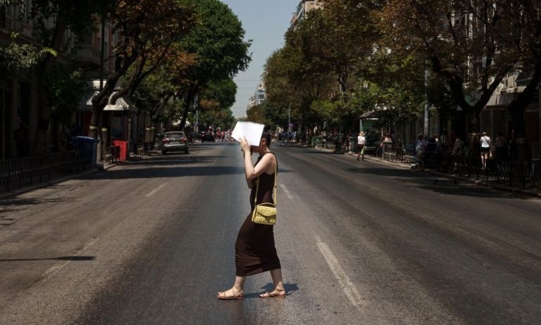 Τελειώνει ο καύσωνας την Τρίτη – Πέφτει σταδιακά η θερμοκρασία