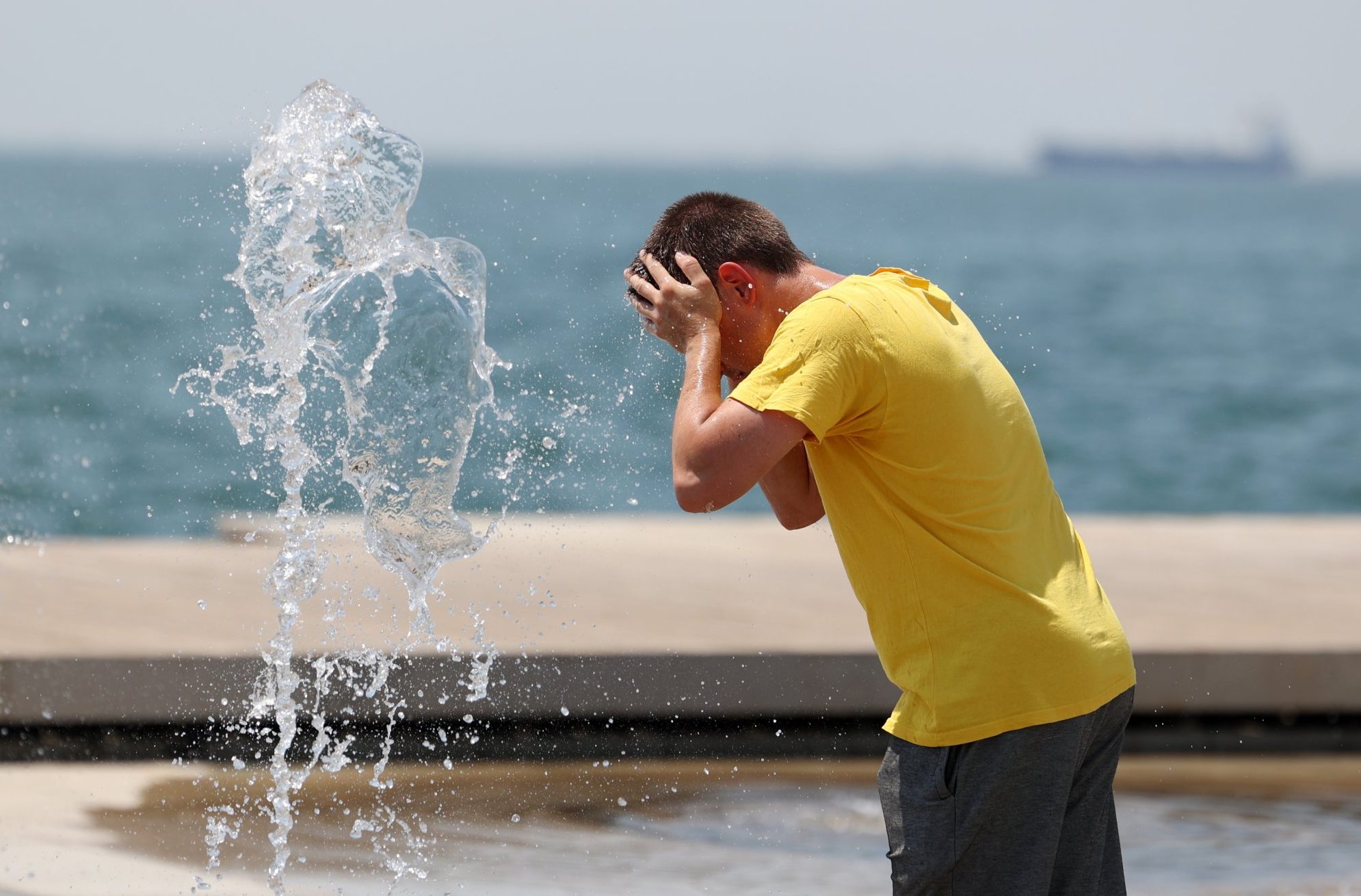 Καιρός: Επιμένουν τα 38άρια -Πολύ υψηλός κίνδυνος πυρκαγιάς