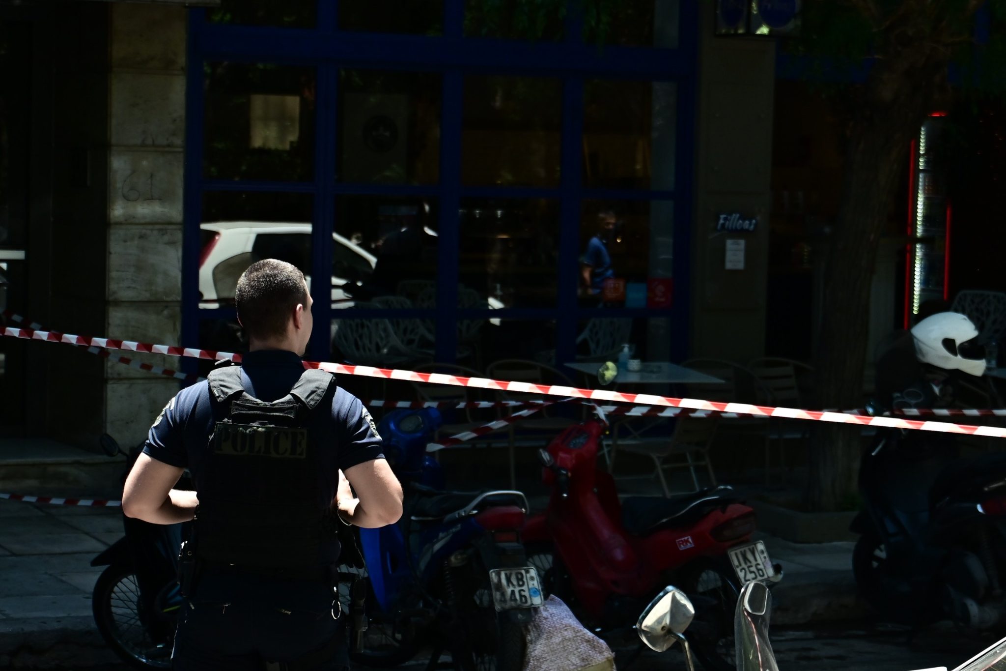 Κολωνός: Ποιος πυροβόλησε τον 48χρονο στην καφετέρια -Τα σενάρια που εξετάζουν οι Αρχές