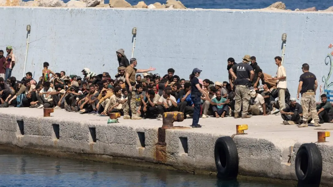 Μεταναστευτικό: Έφτασαν στον Πειραιά οι πρώτοι 200 μετανάστες από τα Χανιά