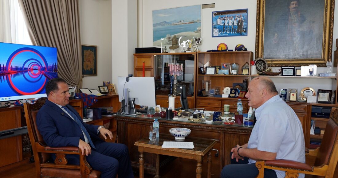 Ο «απολαυστικός» διάλογος Γεωργιάδη-Μπέου: «Σε παραδέχομαι, είσαι ο Ρονάλντο» – Δείτε βίντεο