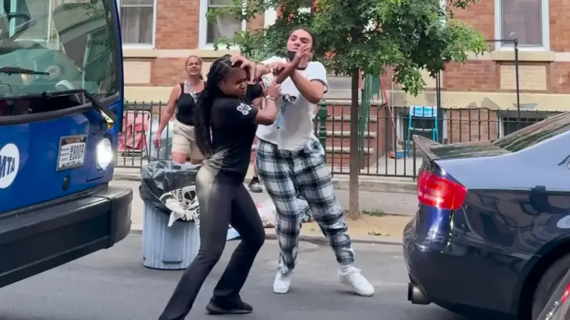 Άγριος καβγάς για μια θέση πάρκινγκ στη Νέα Υόρκη – Δείτε βίντεο