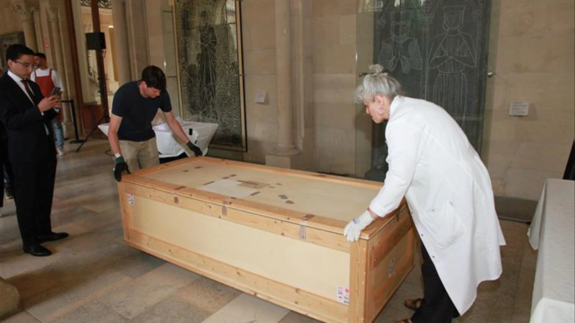 Το Βέλγιο επέστρεψε στην Αίγυπτο μια σαρκοφάγο 3.000 ετών 