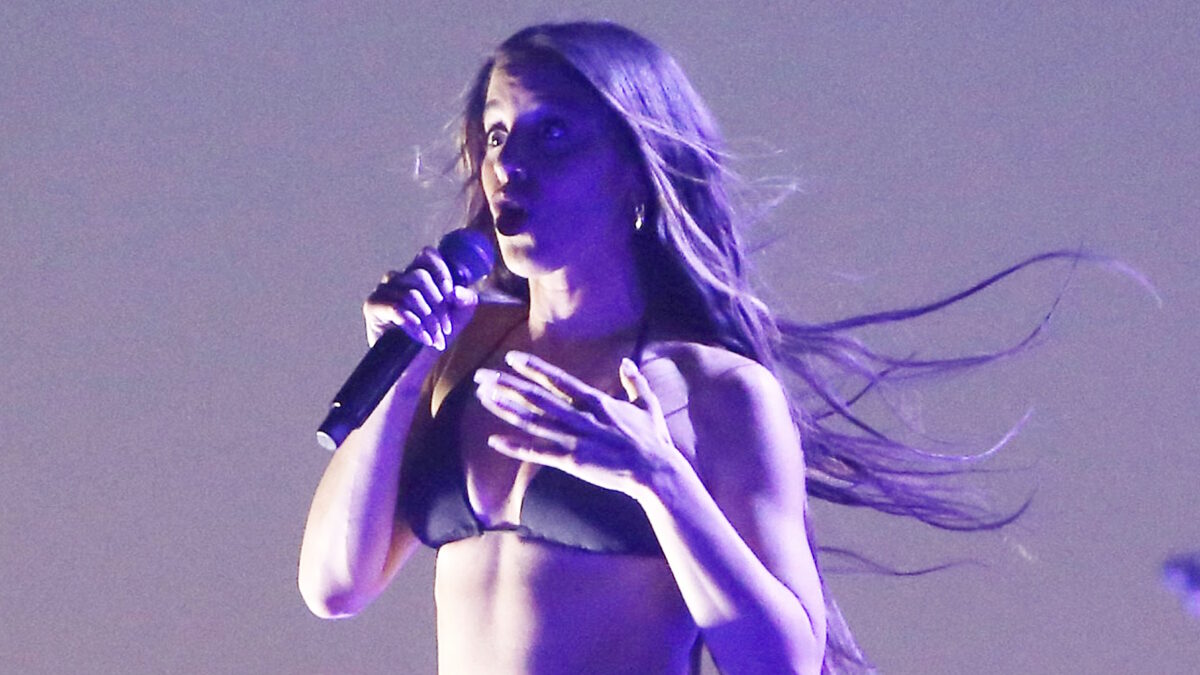 Ενοχλημένη η Μαρίνα Σάττι με θεατή σε συναυλία: «Δεν ψήνεσαι ε; Γιατί δεν φεύγεις;»