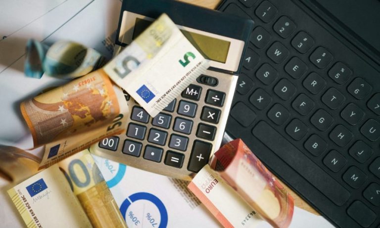 Άνοιξαν οι αιτήσεις για το voucher 750€ – Πώς θα λάβετε