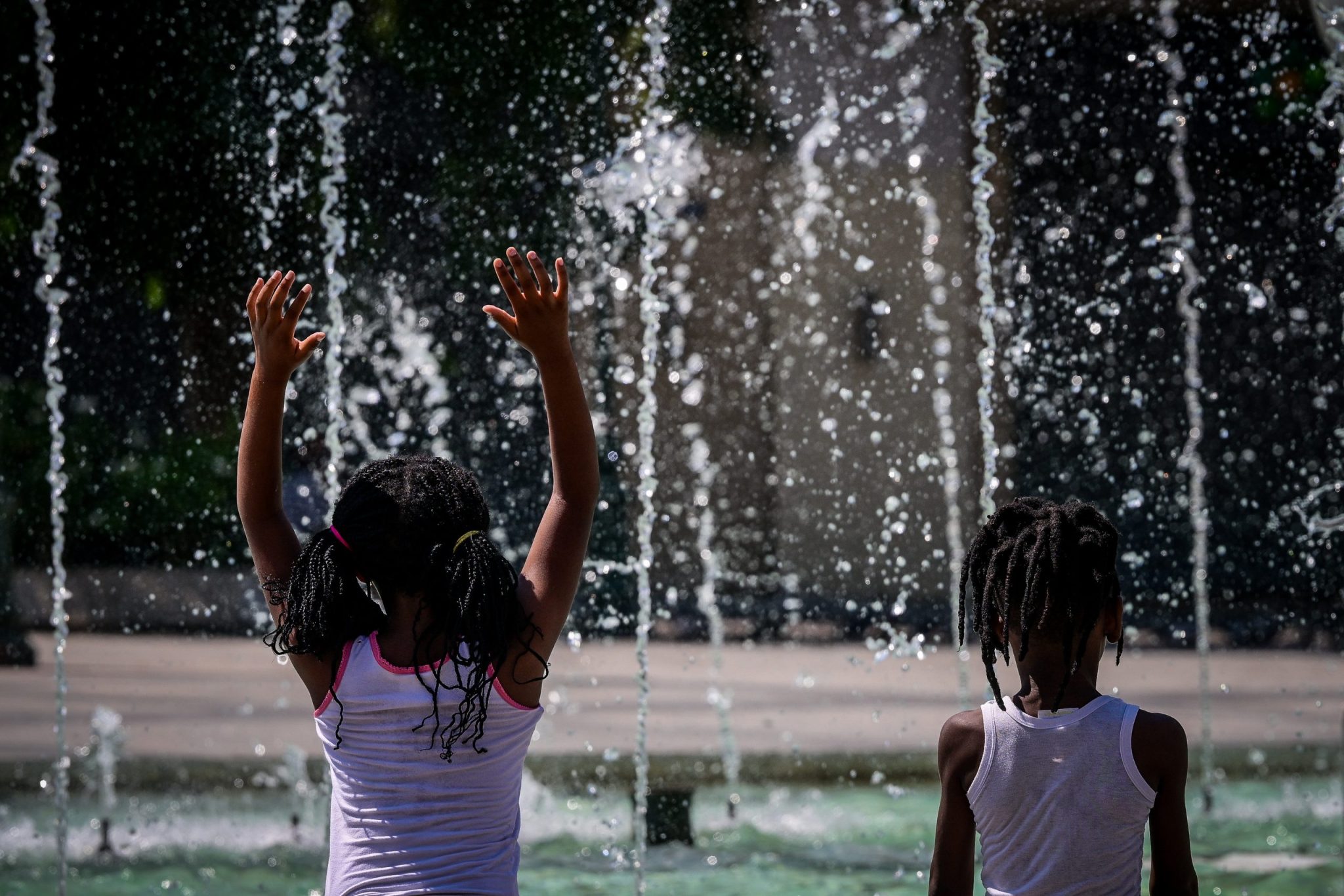 Κορυφώνεται ο καύσωνας με θερμοκρασίες έως και 44 βαθμούς