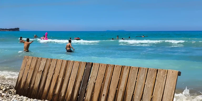 Καιρός: Στους 36 βαθμούς η θερμοκρασία με ανέμους 7 μποφόρ