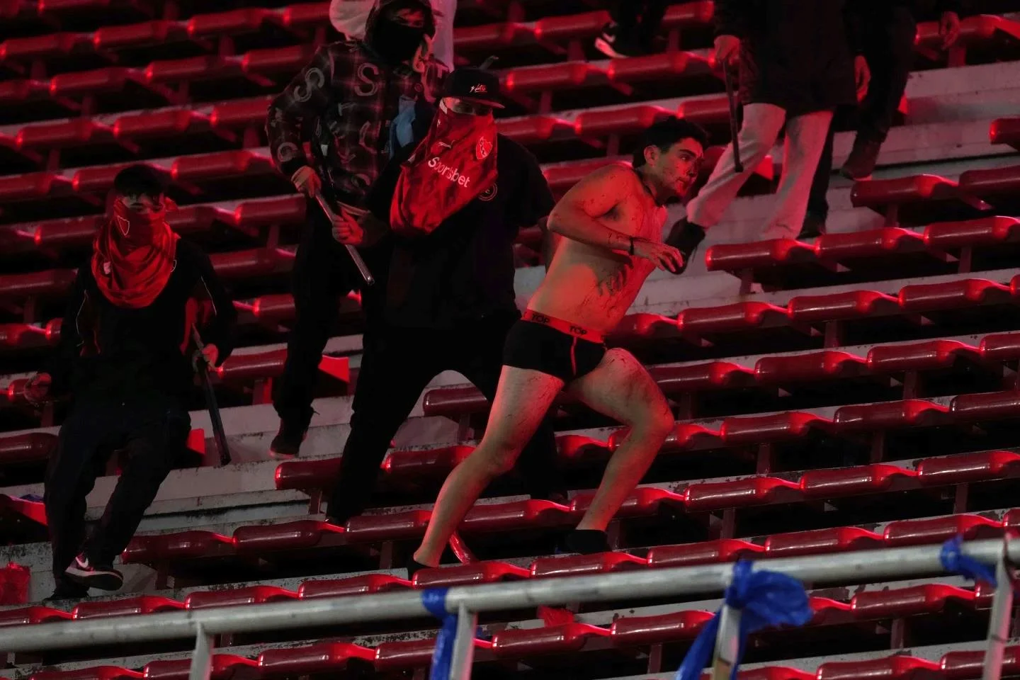 Επεισόδια-σοκ σε αγώνα στην Αργεντινή: Έγδυναν τους Χιλιανούς οπαδούς, φήμες για νεκρούς και τραυματίες