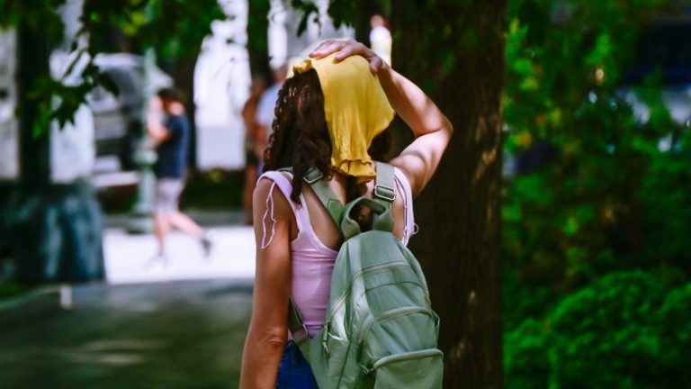 Καιρός: Πέφτει η θερμοκρασία – Ενισχύονται οι άνεμοι