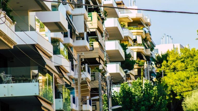 Παγωμένος θα παραμείνει ο ΦΠΑ στα νεόδμητα ακίνητα στο 24% και το 2026