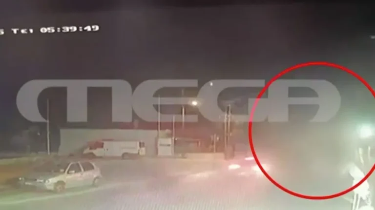 Βίντεο-σοκ από την παράσυρση του 74χρονου στην Αρτέμιδα – Το αυτοκίνητο τον εκσφενδόνισε μακριά