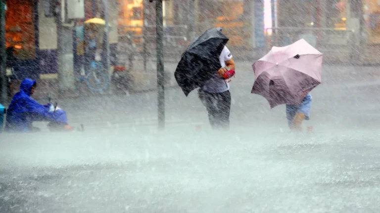 Ξαφνική πλημμύρα στη βόρεια Κίνα – Νεκροί 8 άνθρωποι