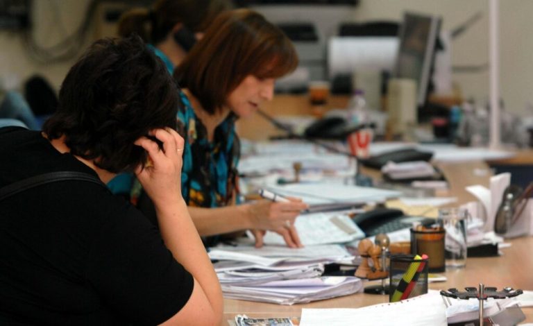 Απολύονται οι δημόσιοι υπάλληλοι που αρνούνται για δύο χρονιές την αξιολόγηση