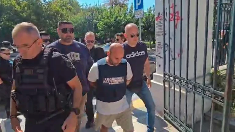 Γυναικοκτονία στον Βόλο: «Θόλωσα, δεν ήθελα να το κάνω» είπε ο 40χρονος στην κόρη του