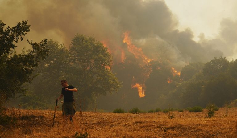 Οι ύποπτες κινήσεις του 25χρονου που συνελήφθη για εμπρησμό στην Πάτρα -Δείτε βίντεο
