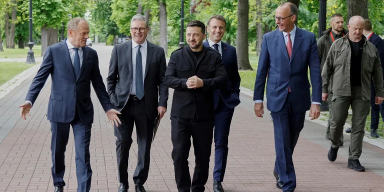 Ο Ζελένσκι στον Λευκό Οίκο μαζί με φον ντερ Λάιεν, Μερτς, Μακρόν, Ρούτε και Μελόνι για τη συνάντηση με Τραμπ