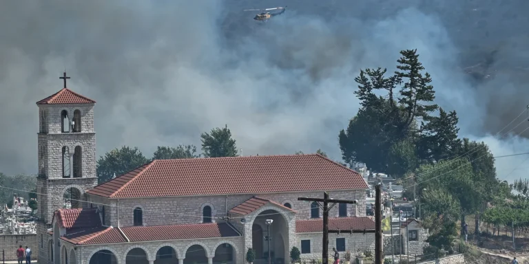 Μάχη με τις φλόγες – Εκκενώνονται άλλες 4 περιοχές κοντά στην Πάτρα