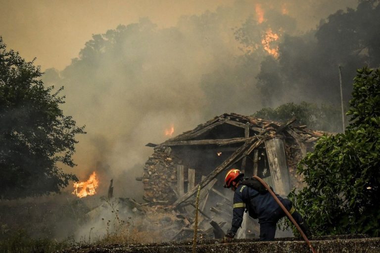 Συνελήφθη γυναίκα για τρεις πυρκαγιές στην Ηλεία