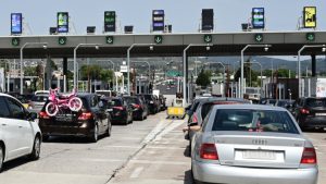 Σε εξέλιξη η μεγάλη έξοδος του καλοκαιριού: Αυξημένη κίνηση σε λιμάνια και Εθνικές Οδούς, γεμάτα τα ΚΤΕΛ