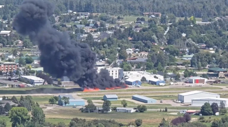 ΗΠΑ: Αεροπλάνο στη Μοντάνα έπεσε σε σταθμευμένο αεροσκάφος κατά την προσγείωση σε αεροδρόμιο