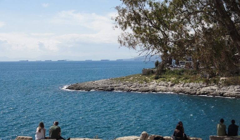 Καιρός: Μικρή πτώση της θερμοκρασίας – Πολύ υψηλός κίνδυνος πυρκαγιάς για 5 περιφέρειες